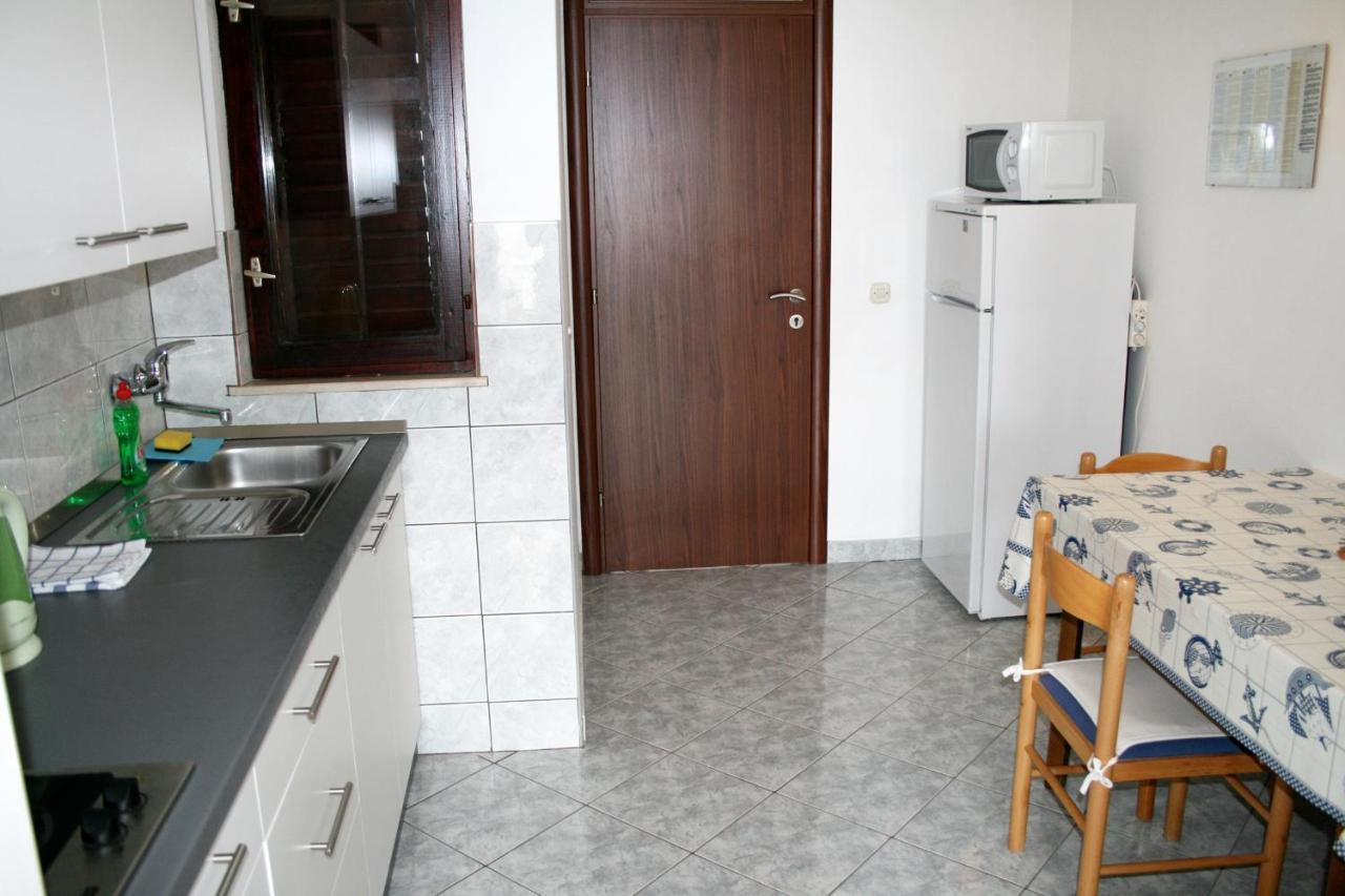 Apartments By The Sea Pisak, Omis - 1014 Exterior foto